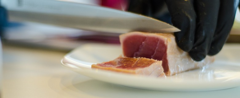 Tuna anschneiden